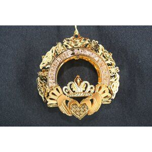 Danbury Mint 2006 Friendship Wreath Gold Plated Ornament With Crown Heart & Hand